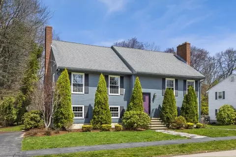 71 Red Gate Ln, Reading, MA 01867