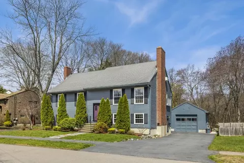 71 Red Gate Ln, Reading, MA 01867 photo 3