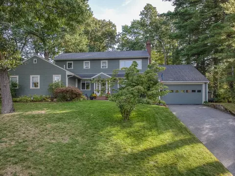 9 Wing Rd, Lynnfield, MA 01940