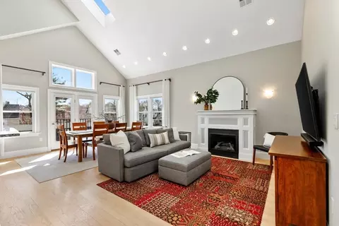 814 Main St #301, Melrose, MA 02176