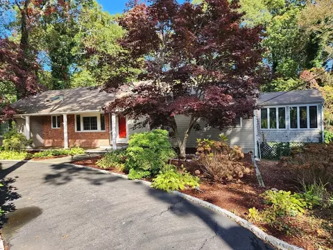 91 Holly Point Rd, Centerville, MA 02632