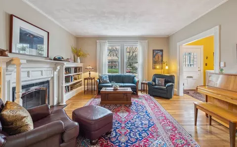 186 Park St, West Roxbury, MA 02132