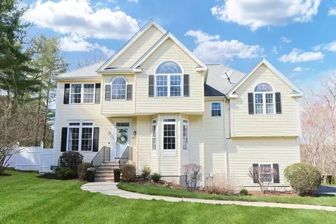 91 Elmshade Dr, Uxbridge, MA 01569
