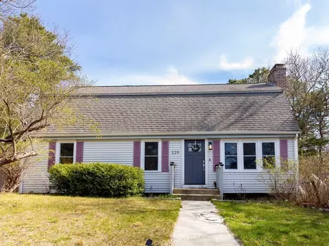 229 Hedges Pond Rd, Plymouth, MA 02360