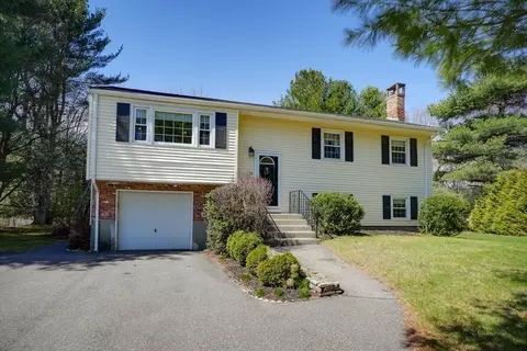 16 Harborwood Dr, Franklin, MA 02038