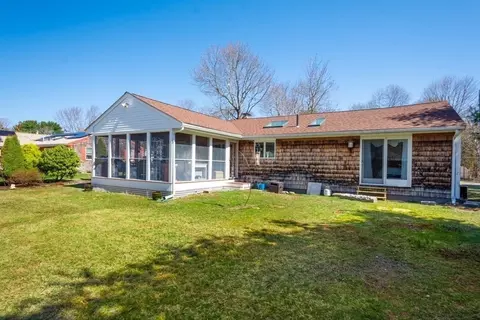 Exterior - 4 Worcester Rd, Sharon, MA 02067 photo 5 of 8