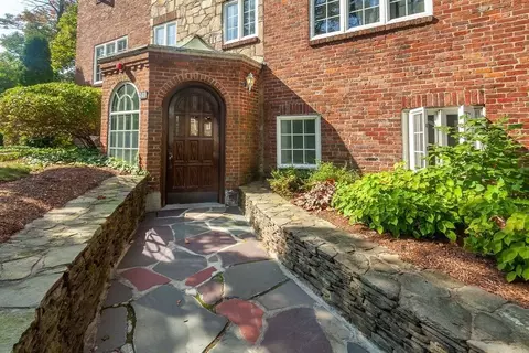 549 Centre St #3, Newton, MA 02458