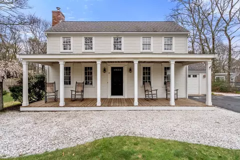 19 Vista Cir, Mashpee, MA 02649