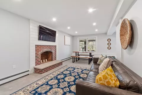 Living - 4 Willow Rd, Harvard, MA 01451 photo 2 of 2