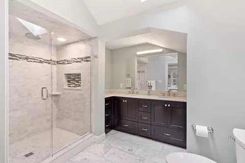 Bath - 4 Willow Rd, Harvard, MA 01451 photo 1 of 3