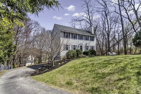 7 Bowdoin Dr, Haverhill, MA 01830