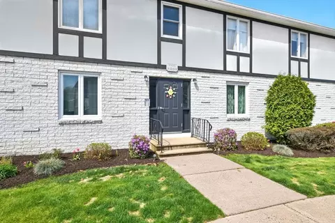 200 Lambert Ter #33, Chicopee, MA 01020
