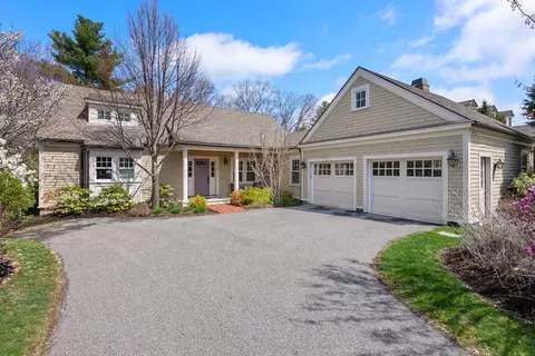 4 Somerset Pl #4, Weston, MA 02493