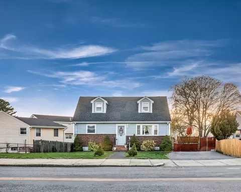 390 Malden St, Revere, MA 02151