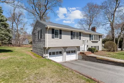 3 Greenwich Rd, Norwood, MA 02062
