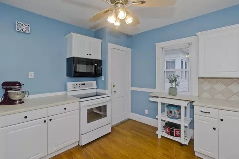 33 Gillette Ave, Springfield, MA 01118 photo 5