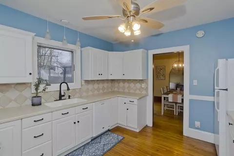 33 Gillette Ave, Springfield, MA 01118 photo 4