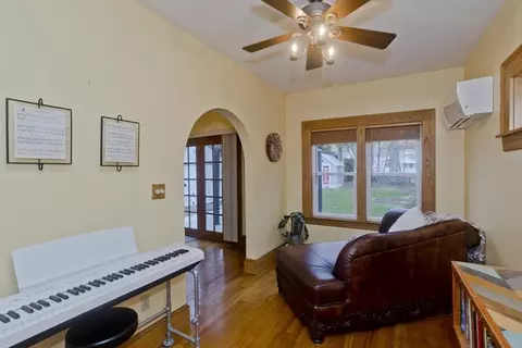33 Gillette Ave, Springfield, MA 01118 photo 9