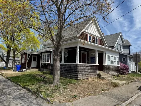 14 Oxford St, Taunton, MA 02780