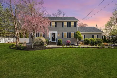 104 Holliston St, Medway, MA 02053