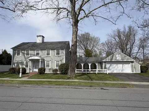 11 Smith St, Greenfield, MA 01301