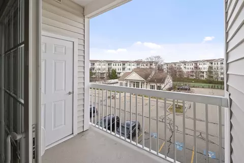 107 Clocktower Dr #303, Waltham, MA 02452 photo 18