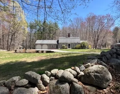 27 Bayberry St, Pepperell, MA 01463