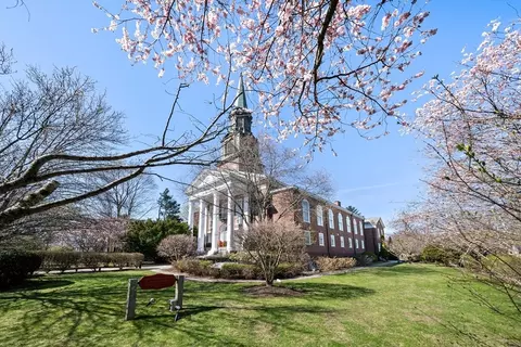 391 Walnut St #1, Newton, MA 02460