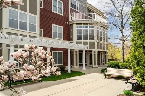 35 Commonwealth Ave #407, Chestnut Hill, MA 02467