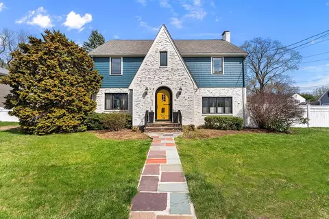 78 Bird St, Needham, MA 02492