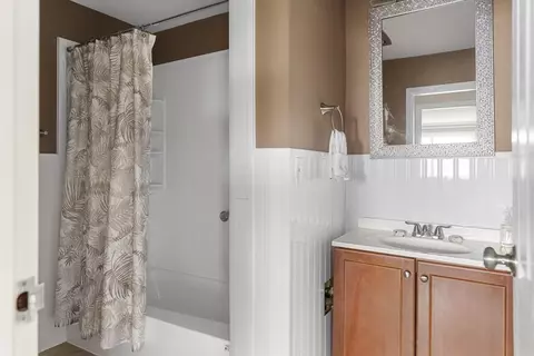 Bath - 3 Summit Dr #67, Reading, MA 01867 photo 1 of 2