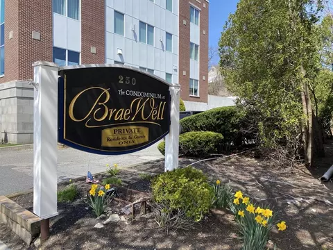230 Willard St #802, Quincy, MA 02169