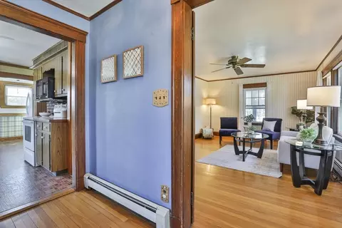 Entry Way - 18 Eastern Ave, Wakefield, MA 01880 photo 3 of 5
