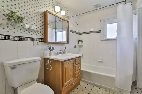 Bath - 18 Eastern Ave, Wakefield, MA 01880 photo 1 of 1