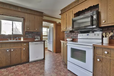 Kitchen - 18 Eastern Ave, Wakefield, MA 01880 photo 3 of 4