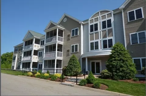 2105 Briarwood Vlg #2105, Clinton, MA 01510