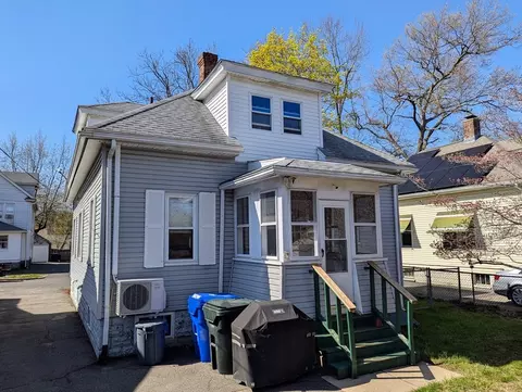 17 Utica St, Springfield, MA 01104 photo 4
