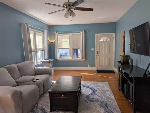 17 Utica St, Springfield, MA 01104 photo 9