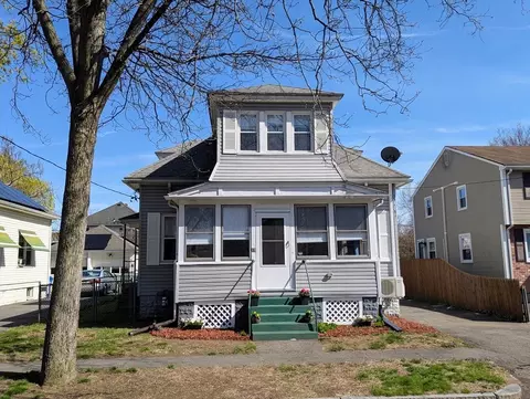 17 Utica St, Springfield, MA 01104 photo 2