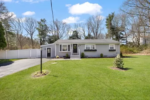 8 Whelden Ln, Acushnet, MA 02743