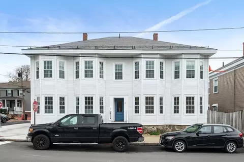 28 Fair St #2, Newburyport, MA 01950