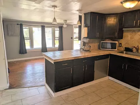 Kitchen - 115 Lake Ave, Wareham, MA 02538 photo 2 of 2