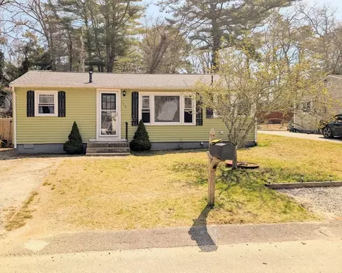 Exterior - 115 Lake Ave, Wareham, MA 02538 photo 2 of 4