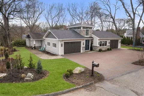 2 Ridge Ave, Natick, MA 01760