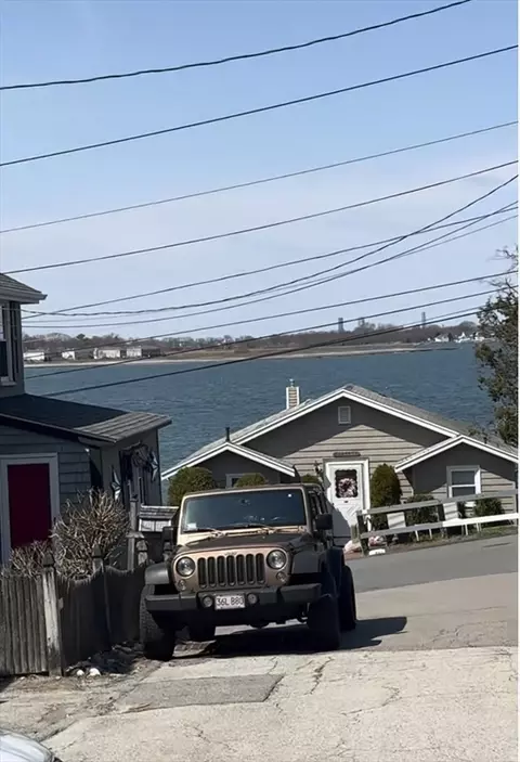 11 Pecksuot Rd, Weymouth, MA 02191
