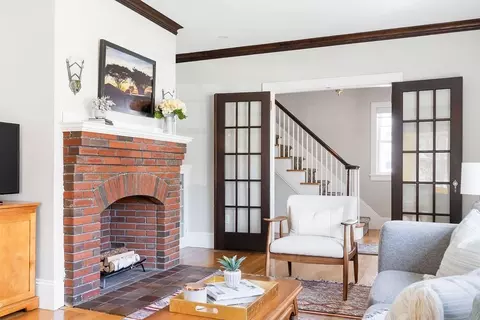 Entry Way - 75 Longfellow Rd, Worcester, MA 01602 photo 2 of 4