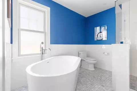 Bath - 75 Longfellow Rd, Worcester, MA 01602 photo 6 of 8