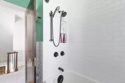 Bath - 75 Longfellow Rd, Worcester, MA 01602 photo 8 of 8