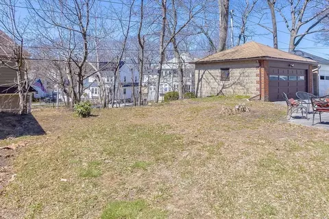 Exterior - 75 Longfellow Rd, Worcester, MA 01602 photo 5 of 6