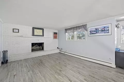 Living - 21 Reading Ter, Reading, MA 01867 photo 3 of 6